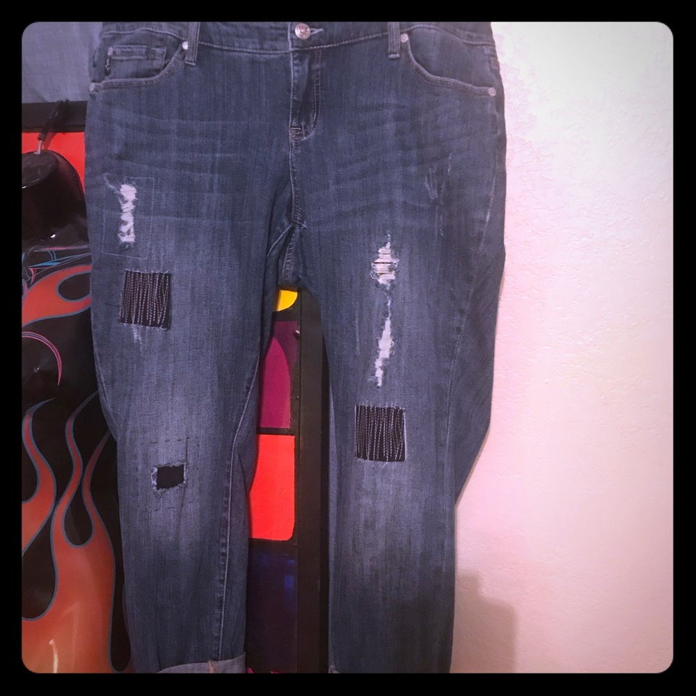 Distressed Capri Jeans